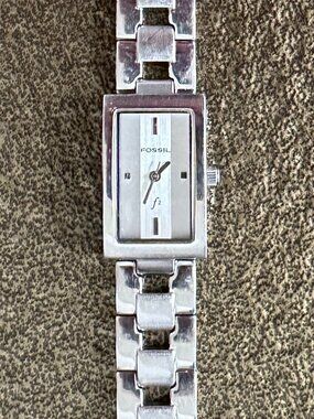 Fossil F2 Women's Watch ES-1107 Silver Tank Style — New Battery Installed!